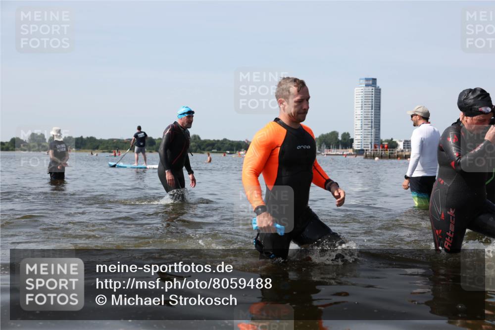 22.06.2025 - Viking Triathlon Michael Strokosch http://msf.ph/oto/8059488 22.06.2025 10:52:18 Schwimmen 116, 136, 481, 490 meine-sportfotos.de