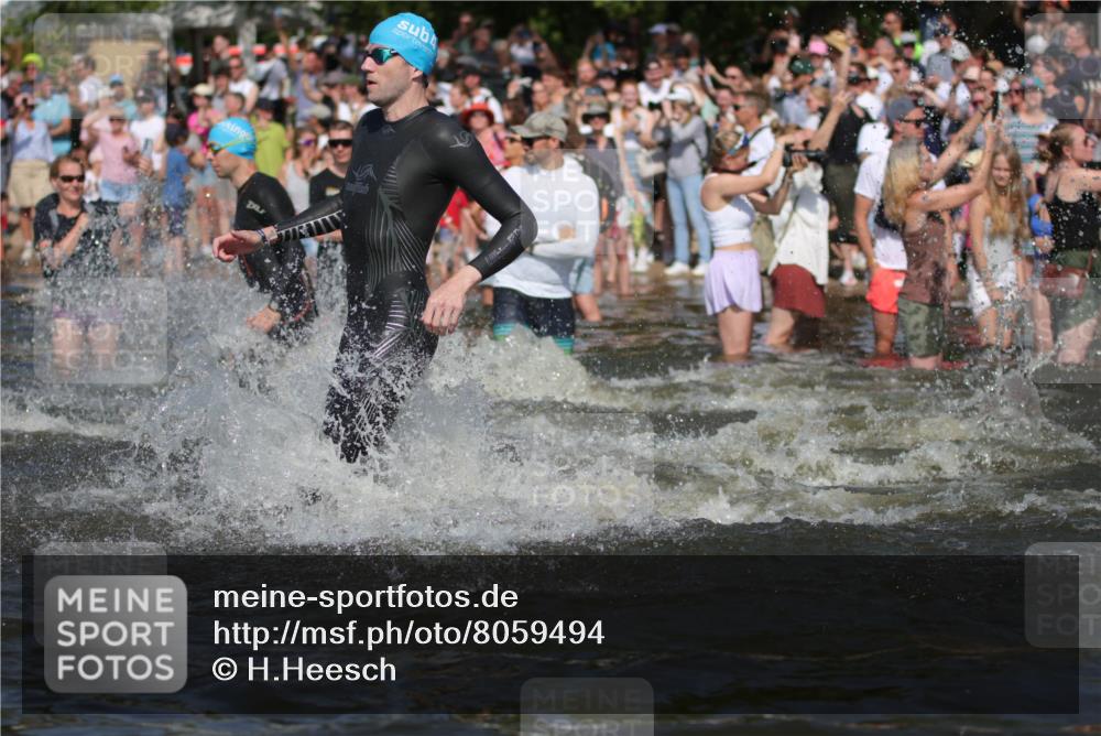 22.06.2025 - Viking Triathlon H.Heesch http://msf.ph/oto/8059494 22.06.2025 10:01:06 Schwimmen 12, 50, 63, 113, 124, 131, 147, 236, 294, 330, 347, 350, 443, 458, 488 meine-sportfotos.de
