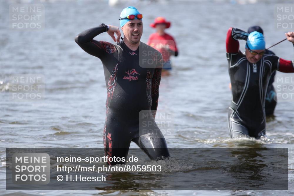 22.06.2025 - Viking Triathlon H.Heesch http://msf.ph/oto/8059503 22.06.2025 10:32:23 Schwimmen 53, 80, 147, 170, 173, 214, 461, 492 meine-sportfotos.de