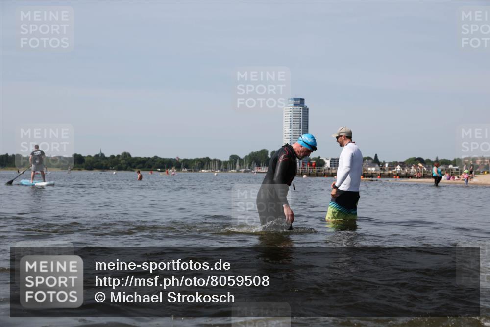 22.06.2025 - Viking Triathlon Michael Strokosch http://msf.ph/oto/8059508 22.06.2025 10:52:20 Schwimmen 116, 136, 481, 490 meine-sportfotos.de