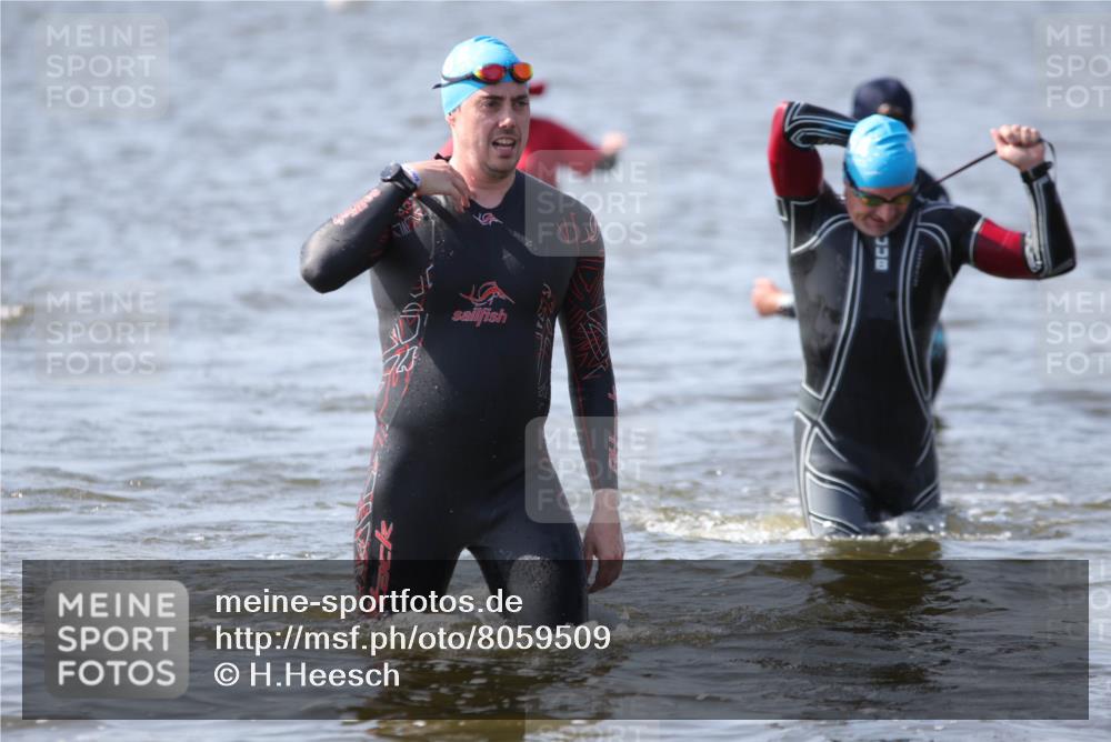 22.06.2025 - Viking Triathlon H.Heesch http://msf.ph/oto/8059509 22.06.2025 10:32:23 Schwimmen 53, 80, 147, 170, 173, 214, 461, 492 meine-sportfotos.de