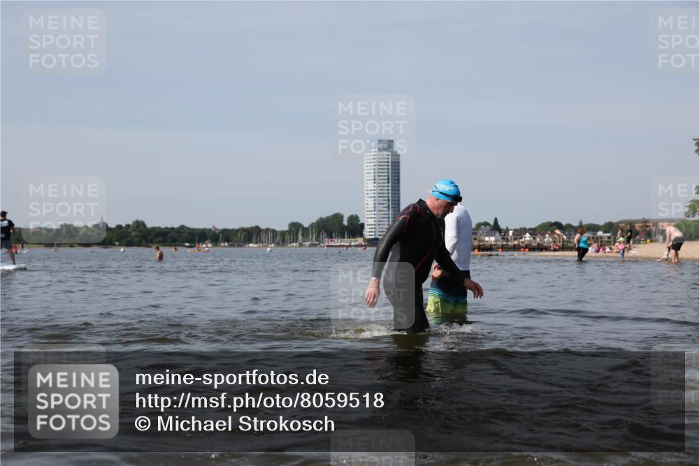 22.06.2025 - Viking Triathlon Michael Strokosch http://msf.ph/oto/8059518 22.06.2025 10:52:21 Schwimmen 116, 136, 481, 490 meine-sportfotos.de