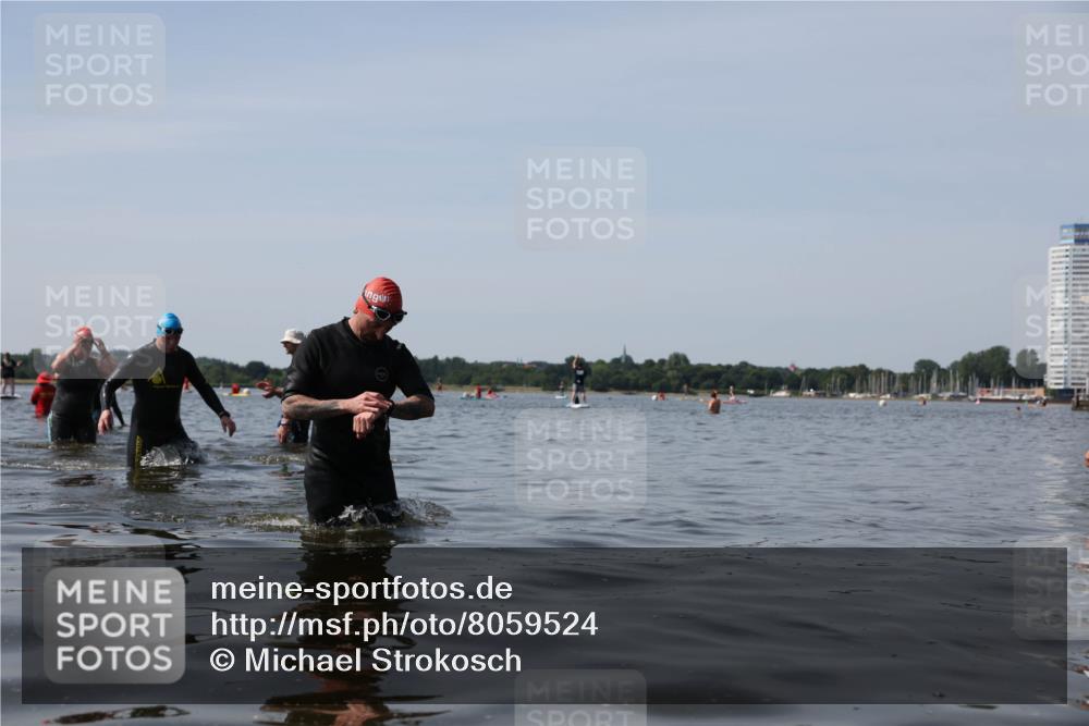 22.06.2025 - Viking Triathlon Michael Strokosch http://msf.ph/oto/8059524 22.06.2025 10:52:47 Schwimmen 106, 160, 656 meine-sportfotos.de