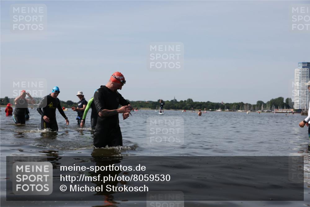 22.06.2025 - Viking Triathlon Michael Strokosch http://msf.ph/oto/8059530 22.06.2025 10:52:47 Schwimmen 106, 160, 656 meine-sportfotos.de