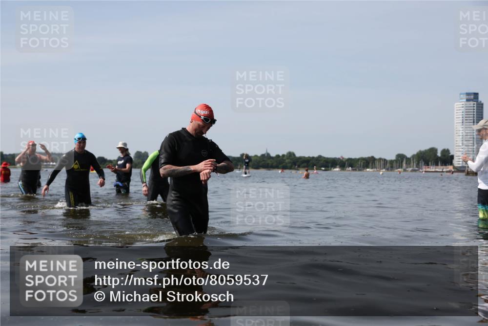 22.06.2025 - Viking Triathlon Michael Strokosch http://msf.ph/oto/8059537 22.06.2025 10:52:47 Schwimmen 106, 160, 656 meine-sportfotos.de