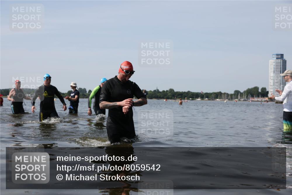 22.06.2025 - Viking Triathlon Michael Strokosch http://msf.ph/oto/8059542 22.06.2025 10:52:48 Schwimmen 106, 160, 656 meine-sportfotos.de