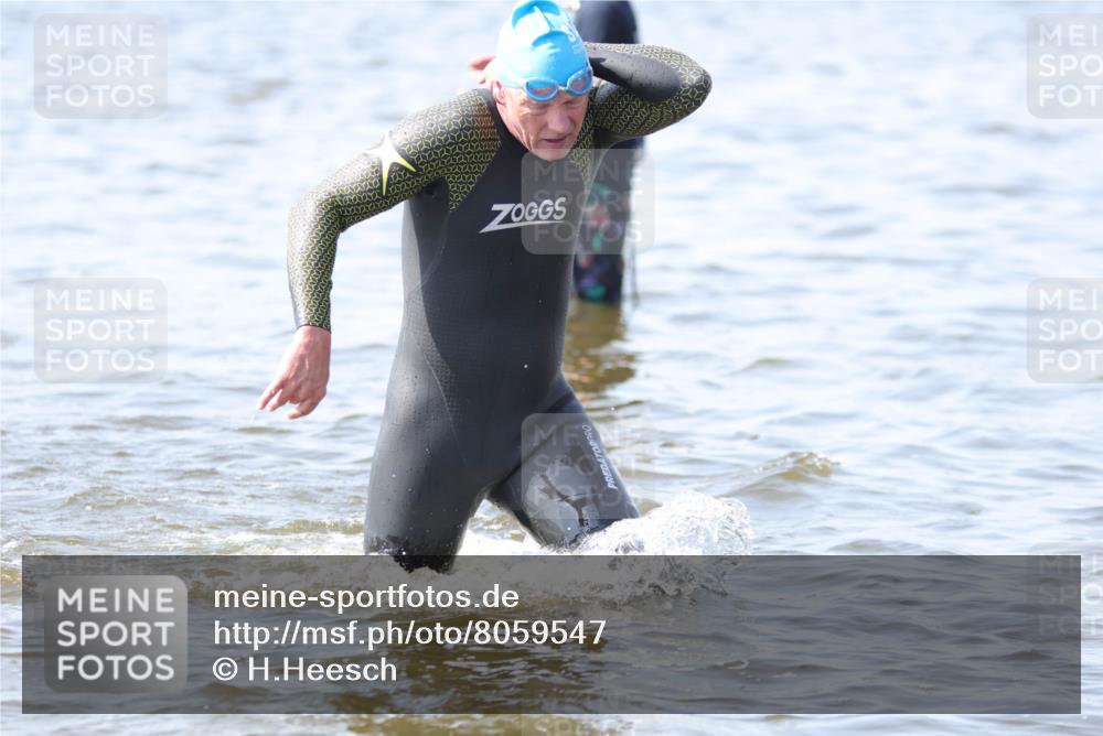 22.06.2025 - Viking Triathlon H.Heesch http://msf.ph/oto/8059547 22.06.2025 10:32:40 Schwimmen 80, 170, 208, 278, 554 meine-sportfotos.de