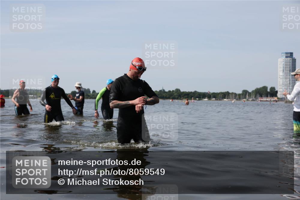 22.06.2025 - Viking Triathlon Michael Strokosch http://msf.ph/oto/8059549 22.06.2025 10:52:48 Schwimmen 106, 160, 656 meine-sportfotos.de