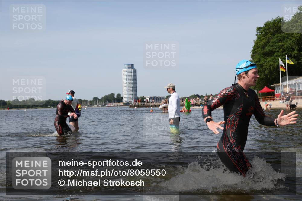 22.06.2025 - Viking Triathlon Michael Strokosch http://msf.ph/oto/8059550 22.06.2025 10:41:55 Schwimmen 58, 142, 159, 199, 221, 625 meine-sportfotos.de