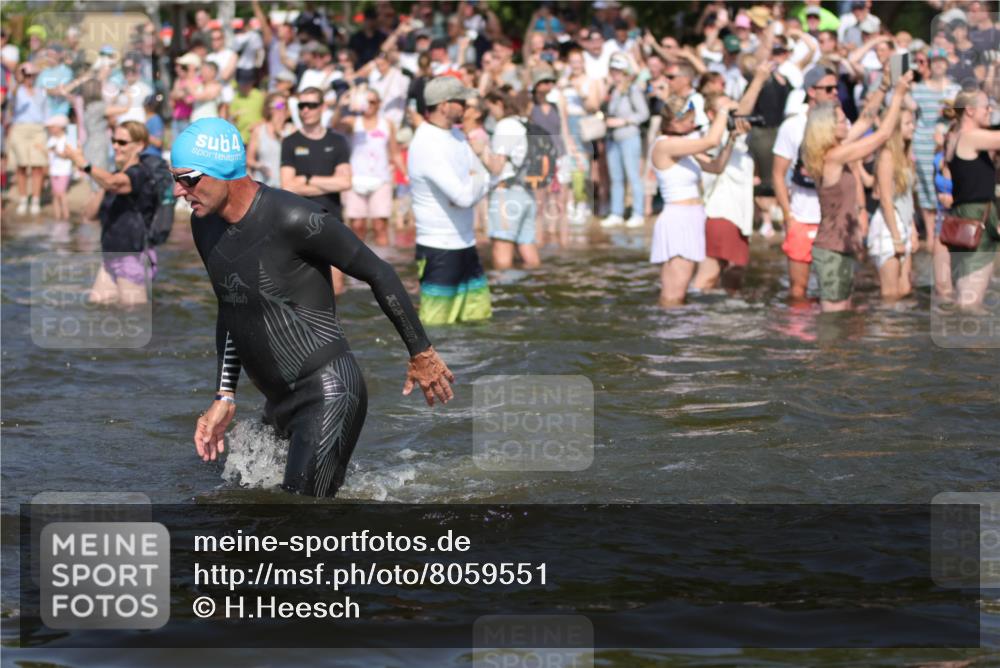 22.06.2025 - Viking Triathlon H.Heesch http://msf.ph/oto/8059551 22.06.2025 10:01:09 Schwimmen 12, 53, 63, 131, 147, 173, 214, 294, 330, 341, 350, 443, 444, 458, 488 meine-sportfotos.de