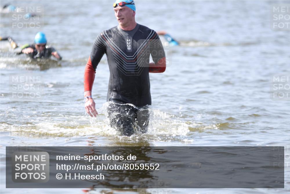 22.06.2025 - Viking Triathlon H.Heesch http://msf.ph/oto/8059552 22.06.2025 10:32:42 Schwimmen 80, 208, 278, 554 meine-sportfotos.de