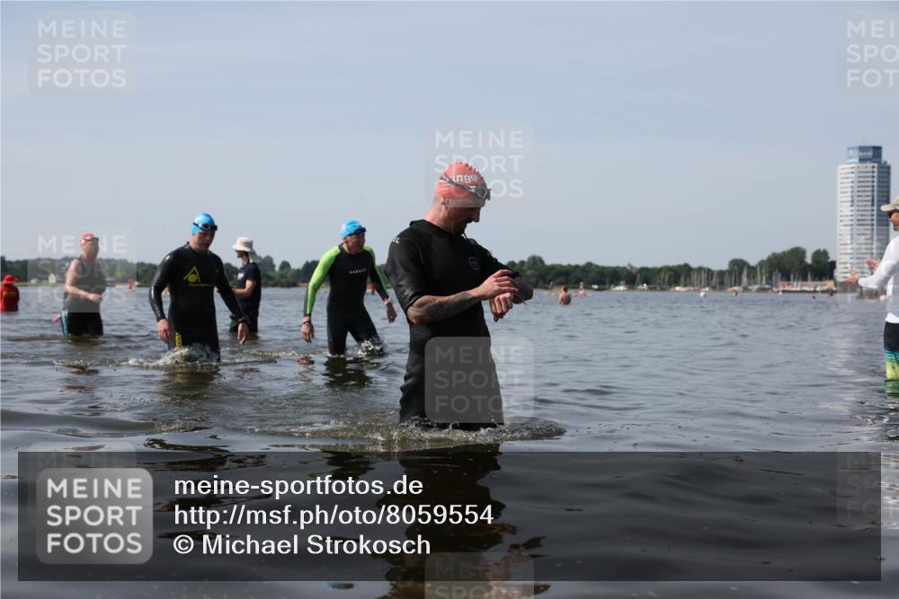 22.06.2025 - Viking Triathlon Michael Strokosch http://msf.ph/oto/8059554 22.06.2025 10:52:48 Schwimmen 106, 160, 656 meine-sportfotos.de