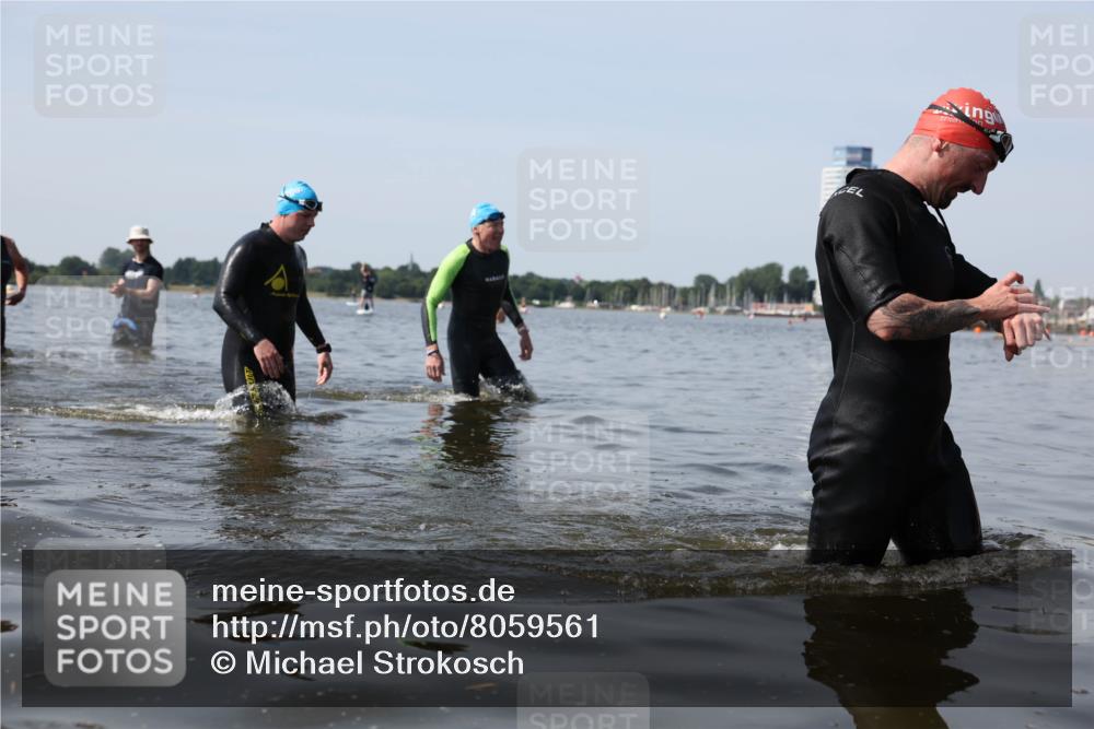 22.06.2025 - Viking Triathlon Michael Strokosch http://msf.ph/oto/8059561 22.06.2025 10:52:50 Schwimmen 106, 160, 656 meine-sportfotos.de