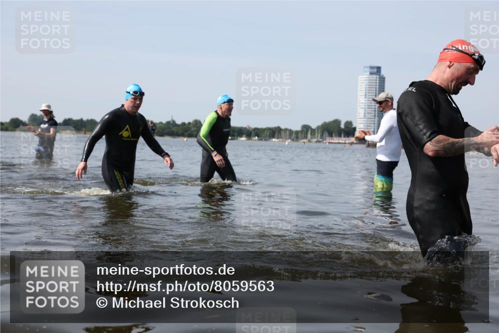22.06.2025 - Viking Triathlon Michael Strokosch http://msf.ph/oto/8059563 22.06.2025 10:52:51 Schwimmen 106, 160, 656 meine-sportfotos.de