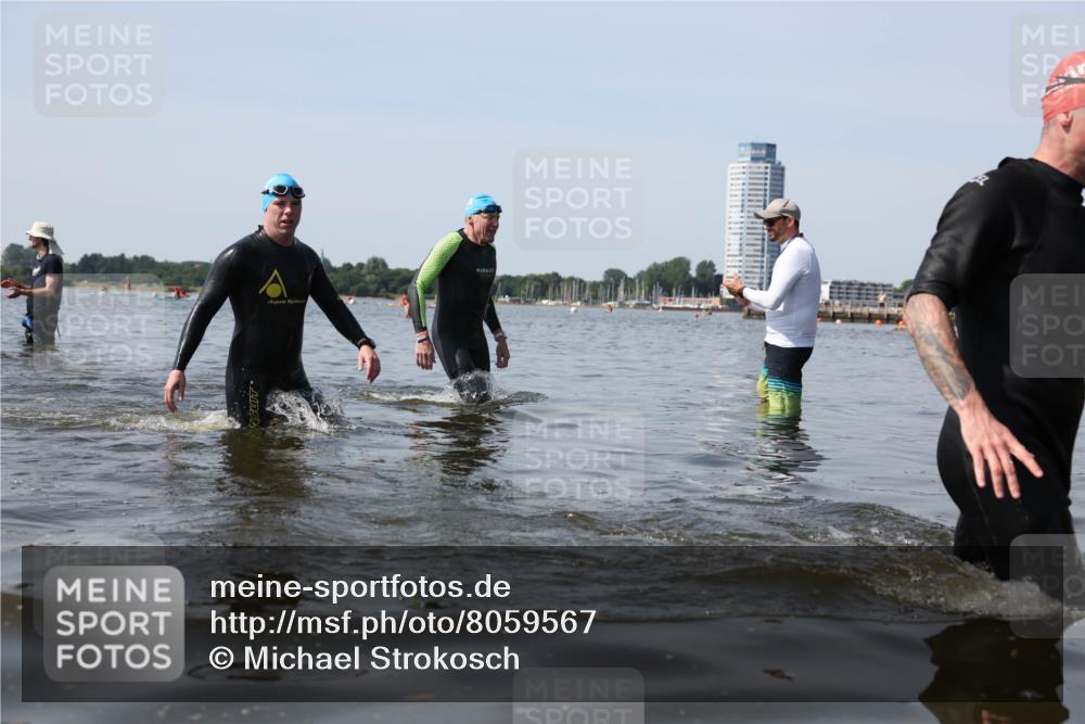 22.06.2025 - Viking Triathlon Michael Strokosch http://msf.ph/oto/8059567 22.06.2025 10:52:51 Schwimmen 106, 160, 656 meine-sportfotos.de