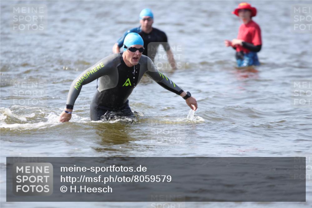 22.06.2025 - Viking Triathlon H.Heesch http://msf.ph/oto/8059579 22.06.2025 10:32:49 Schwimmen 91, 113, 208, 278, 287, 554 meine-sportfotos.de