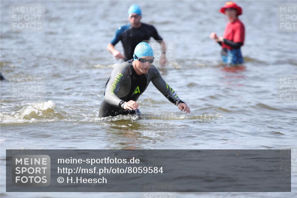22.06.2025 - Viking Triathlon H.Heesch http://msf.ph/oto/8059584 22.06.2025 10:32:49 Schwimmen 91, 113, 208, 278, 287, 554 meine-sportfotos.de