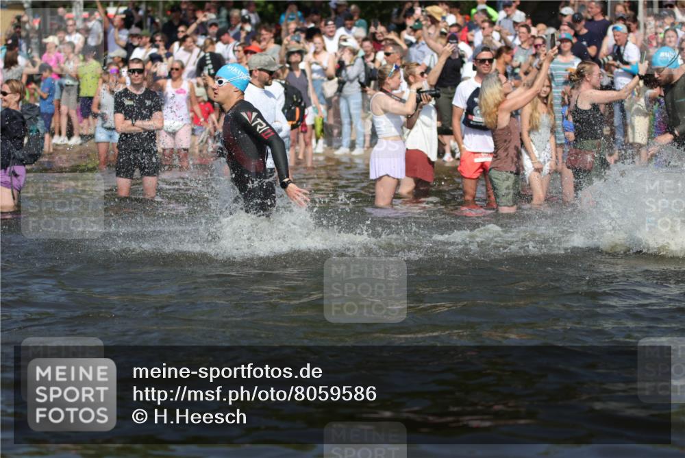 22.06.2025 - Viking Triathlon H.Heesch http://msf.ph/oto/8059586 22.06.2025 10:01:11 Schwimmen 12, 53, 63, 131, 147, 173, 214, 294, 330, 341, 350, 443, 444, 458, 488 meine-sportfotos.de