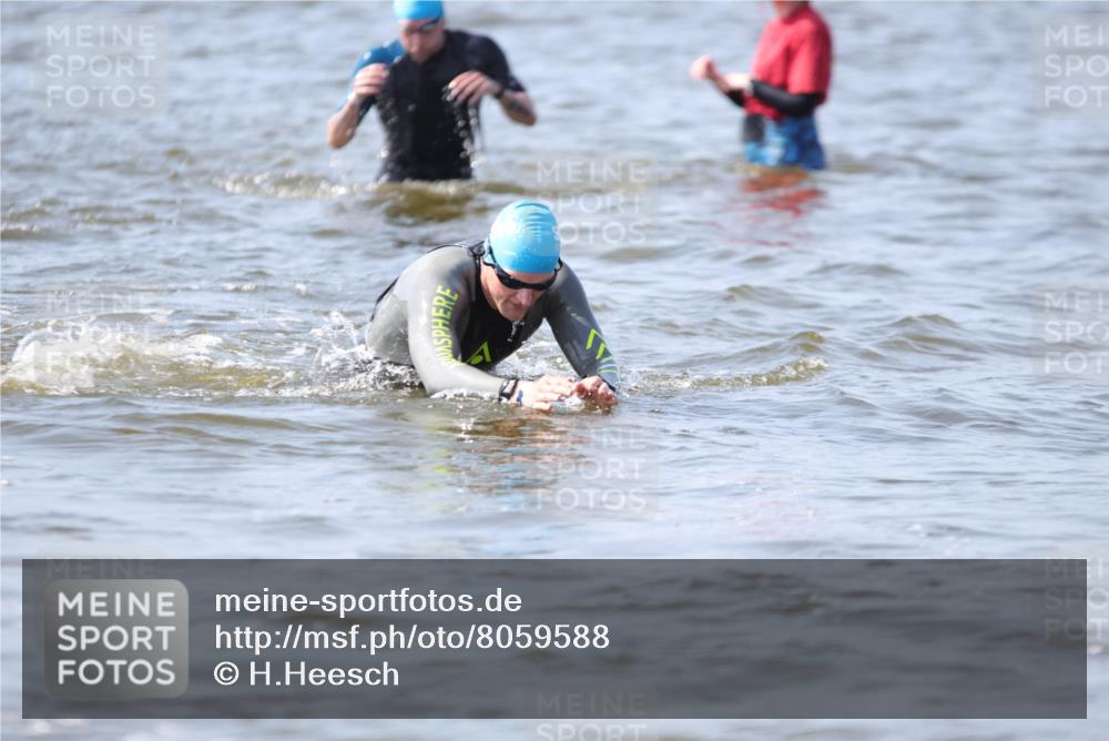 22.06.2025 - Viking Triathlon H.Heesch http://msf.ph/oto/8059588 22.06.2025 10:32:49 Schwimmen 91, 113, 208, 278, 287, 554 meine-sportfotos.de