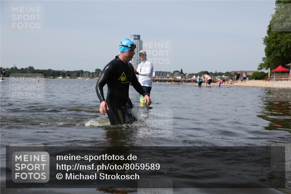 22.06.2025 - Viking Triathlon Michael Strokosch http://msf.ph/oto/8059589 22.06.2025 10:52:53 Schwimmen 106, 160, 656 meine-sportfotos.de