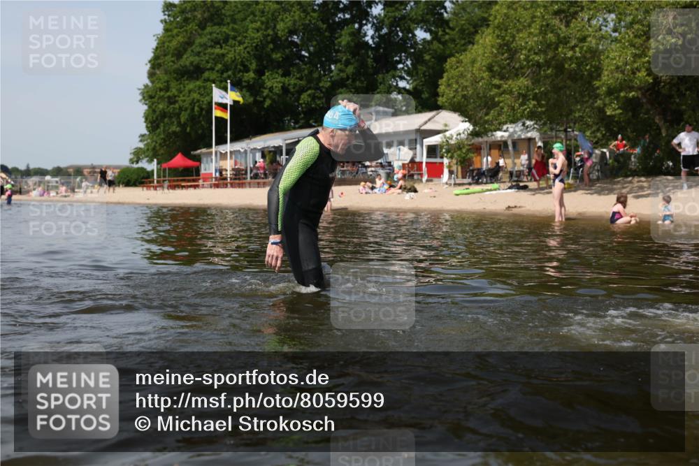 22.06.2025 - Viking Triathlon Michael Strokosch http://msf.ph/oto/8059599 22.06.2025 10:52:57 Schwimmen 106, 160, 470, 640, 656 meine-sportfotos.de
