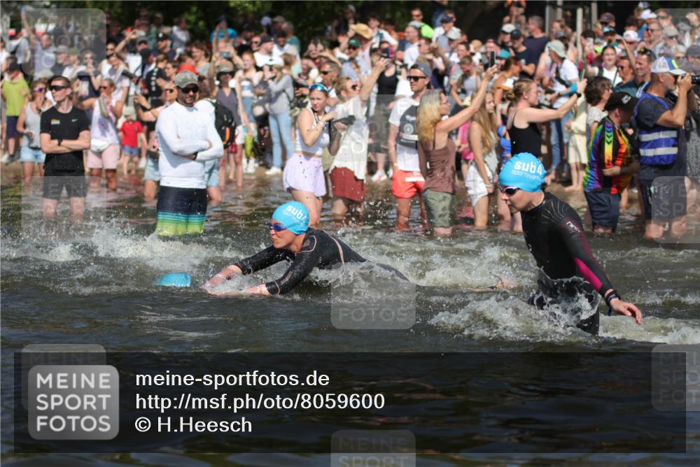 22.06.2025 - Viking Triathlon H.Heesch http://msf.ph/oto/8059600 22.06.2025 10:01:12 Schwimmen 12, 53, 63, 131, 147, 173, 214, 294, 330, 341, 350, 443, 444, 458, 488 meine-sportfotos.de