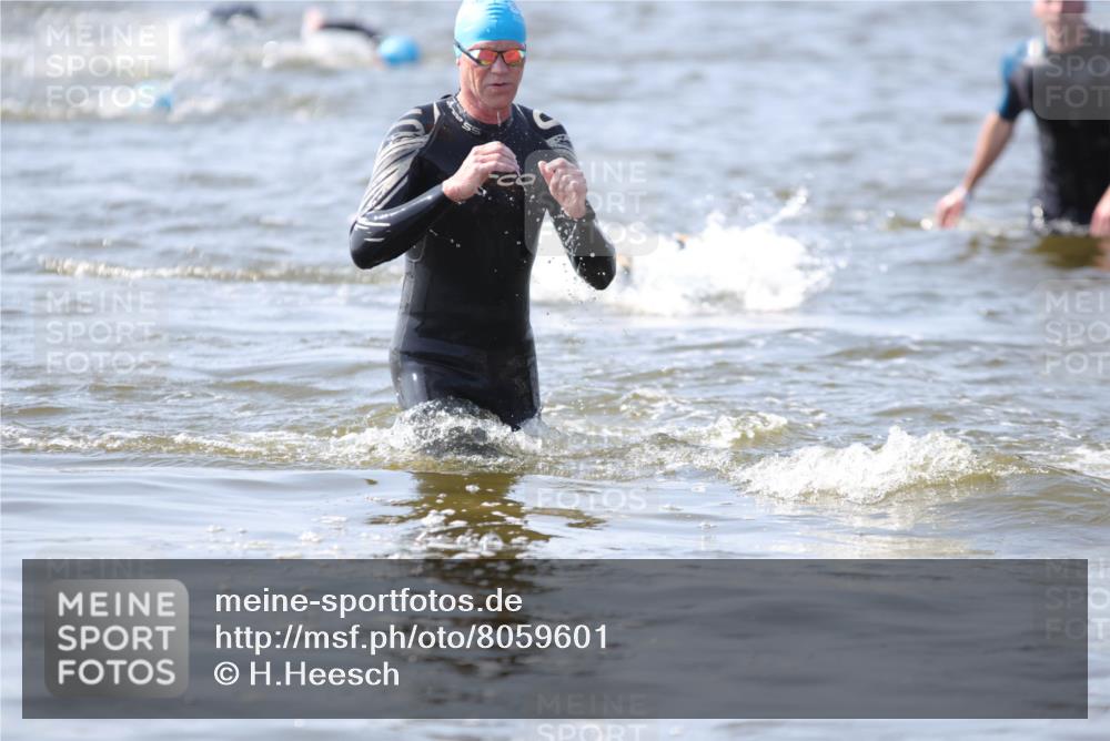 22.06.2025 - Viking Triathlon H.Heesch http://msf.ph/oto/8059601 22.06.2025 10:32:51 Schwimmen 91, 113, 278, 287, 399, 554 meine-sportfotos.de