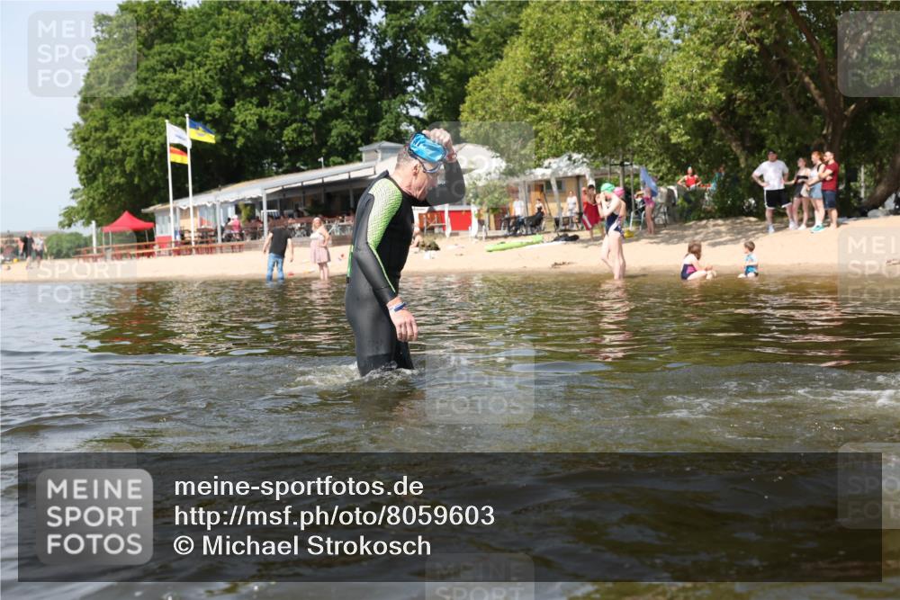 22.06.2025 - Viking Triathlon Michael Strokosch http://msf.ph/oto/8059603 22.06.2025 10:52:58 Schwimmen 106, 160, 470, 640, 656 meine-sportfotos.de