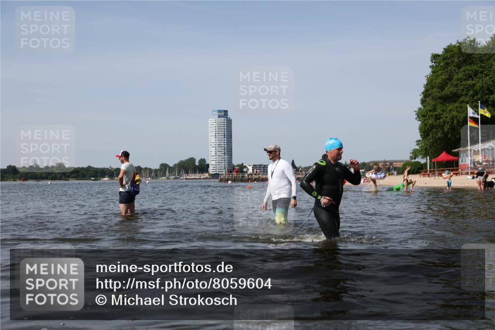 22.06.2025 - Viking Triathlon Michael Strokosch http://msf.ph/oto/8059604 22.06.2025 10:42:02 Schwimmen 78, 159, 199, 221 meine-sportfotos.de