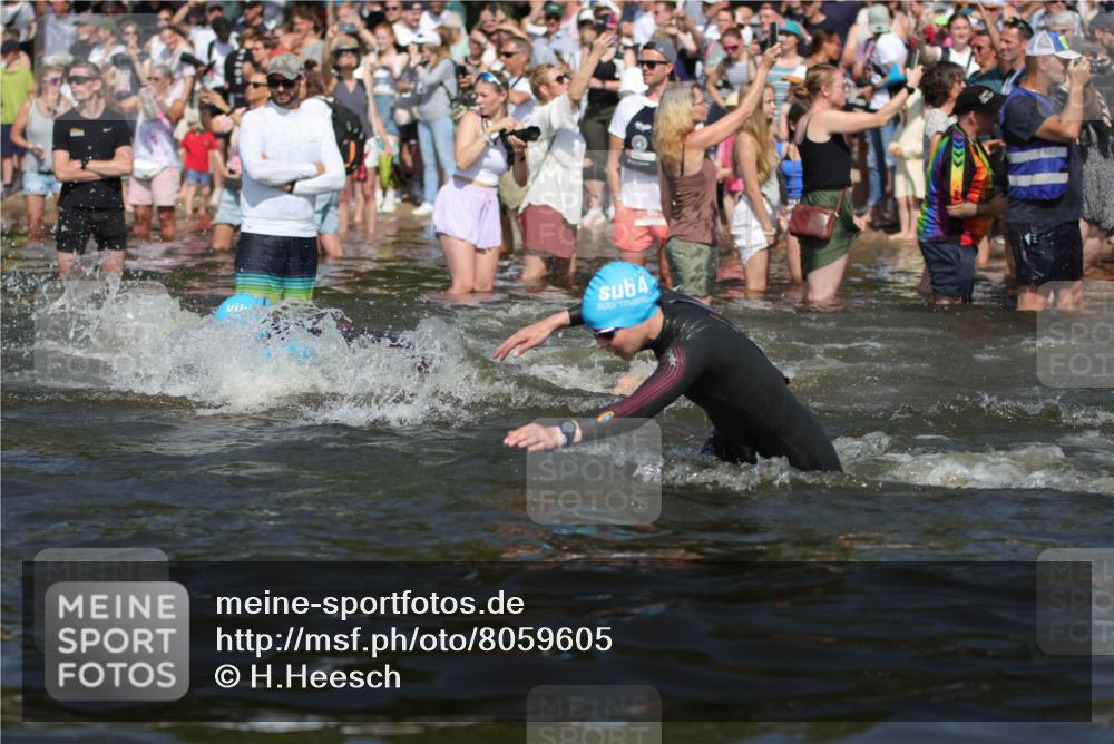 22.06.2025 - Viking Triathlon H.Heesch http://msf.ph/oto/8059605 22.06.2025 10:01:12 Schwimmen 12, 53, 63, 131, 147, 173, 214, 294, 330, 341, 350, 443, 444, 458, 488 meine-sportfotos.de