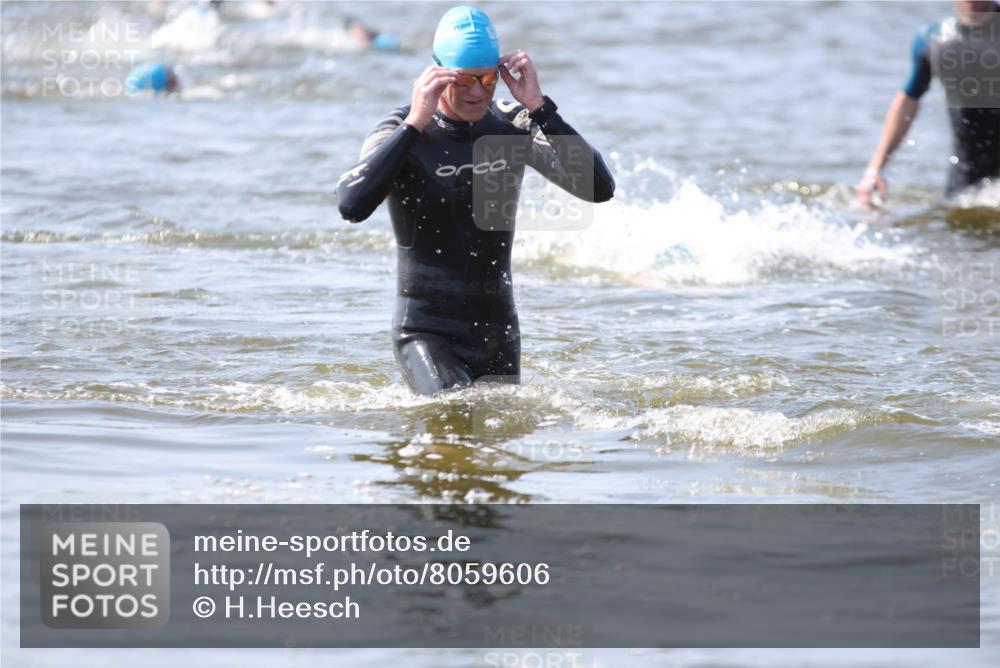 22.06.2025 - Viking Triathlon H.Heesch http://msf.ph/oto/8059606 22.06.2025 10:32:51 Schwimmen 91, 113, 278, 287, 399, 554 meine-sportfotos.de