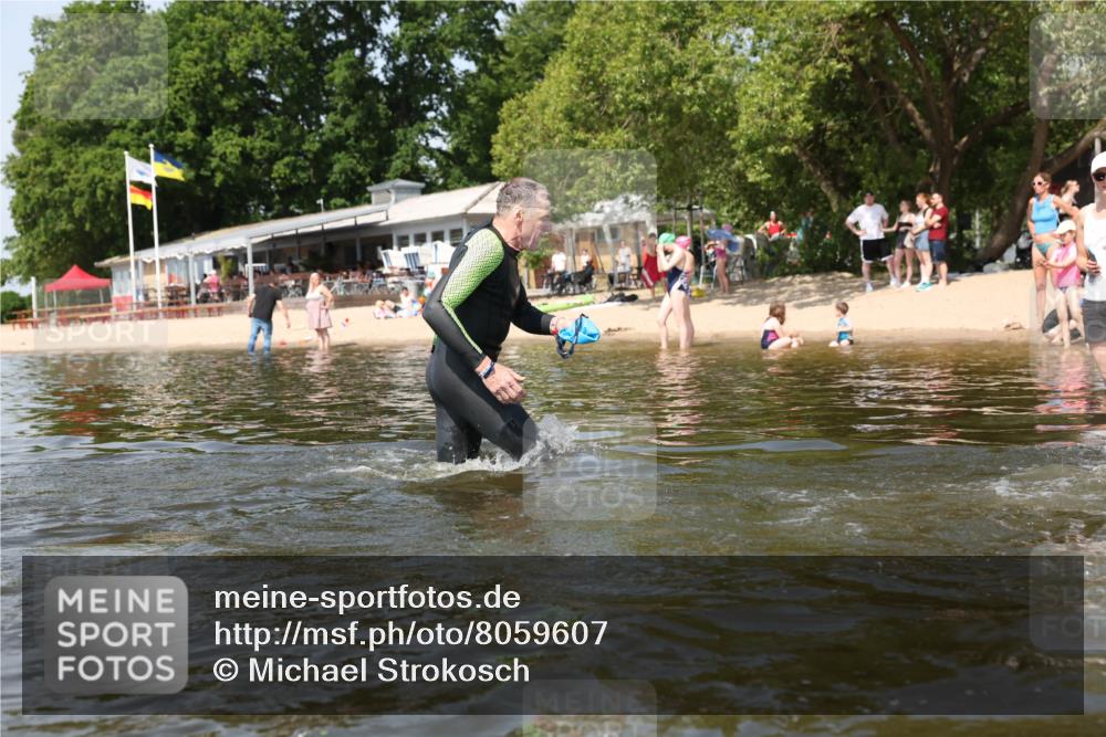 22.06.2025 - Viking Triathlon Michael Strokosch http://msf.ph/oto/8059607 22.06.2025 10:52:58 Schwimmen 106, 160, 470, 640, 656 meine-sportfotos.de