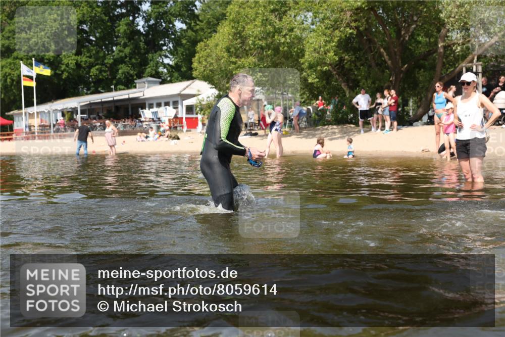 22.06.2025 - Viking Triathlon Michael Strokosch http://msf.ph/oto/8059614 22.06.2025 10:52:58 Schwimmen 106, 160, 470, 640, 656 meine-sportfotos.de