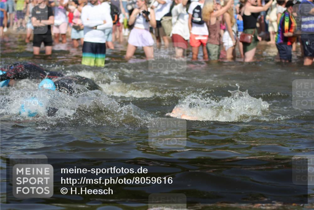 22.06.2025 - Viking Triathlon H.Heesch http://msf.ph/oto/8059616 22.06.2025 10:01:13 Schwimmen 53, 131, 147, 173, 214, 294, 330, 341, 443, 444, 488 meine-sportfotos.de