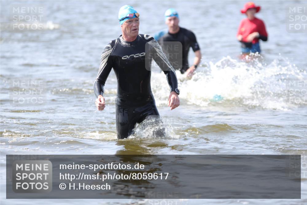 22.06.2025 - Viking Triathlon H.Heesch http://msf.ph/oto/8059617 22.06.2025 10:32:54 Schwimmen 91, 113, 287, 399, 554 meine-sportfotos.de