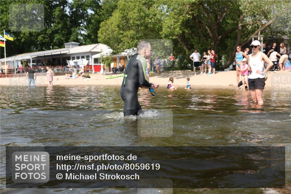 22.06.2025 - Viking Triathlon Michael Strokosch http://msf.ph/oto/8059619 22.06.2025 10:52:59 Schwimmen 106, 160, 470, 640, 656 meine-sportfotos.de