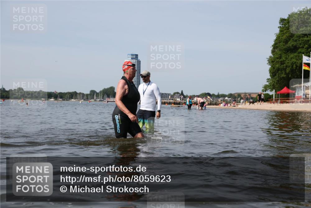 22.06.2025 - Viking Triathlon Michael Strokosch http://msf.ph/oto/8059623 22.06.2025 10:53:00 Schwimmen 106, 160, 470, 640, 656 meine-sportfotos.de