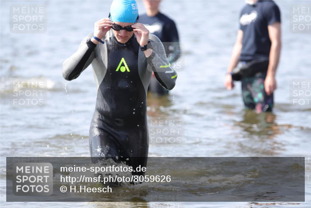 22.06.2025 - Viking Triathlon H.Heesch http://msf.ph/oto/8059626 22.06.2025 10:32:55 Schwimmen 91, 113, 287, 399, 554 meine-sportfotos.de