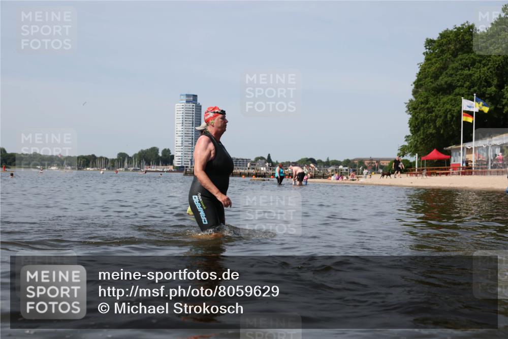 22.06.2025 - Viking Triathlon Michael Strokosch http://msf.ph/oto/8059629 22.06.2025 10:53:00 Schwimmen 106, 160, 470, 640, 656 meine-sportfotos.de