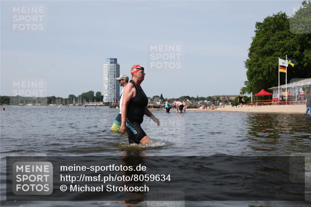 22.06.2025 - Viking Triathlon Michael Strokosch http://msf.ph/oto/8059634 22.06.2025 10:53:01 Schwimmen 106, 160, 470, 640, 656 meine-sportfotos.de