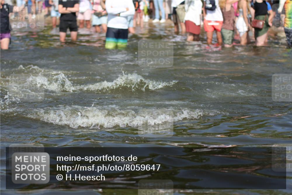 22.06.2025 - Viking Triathlon H.Heesch http://msf.ph/oto/8059647 22.06.2025 10:01:14 Schwimmen 38, 53, 131, 147, 173, 214, 284, 287, 311, 330, 341, 443, 444, 488, 643 meine-sportfotos.de