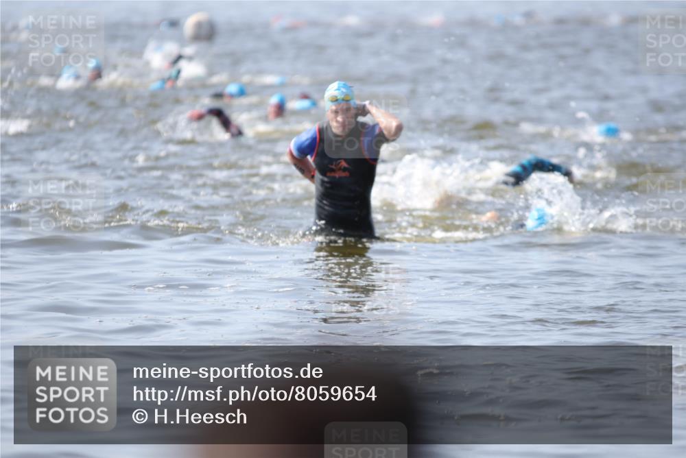 22.06.2025 - Viking Triathlon H.Heesch http://msf.ph/oto/8059654 22.06.2025 10:33:03 Schwimmen 91, 113, 287, 387, 399 meine-sportfotos.de