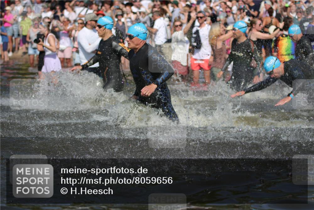 22.06.2025 - Viking Triathlon H.Heesch http://msf.ph/oto/8059656 22.06.2025 10:01:16 Schwimmen 38, 53, 131, 147, 173, 214, 284, 287, 311, 330, 341, 443, 444, 488, 643 meine-sportfotos.de