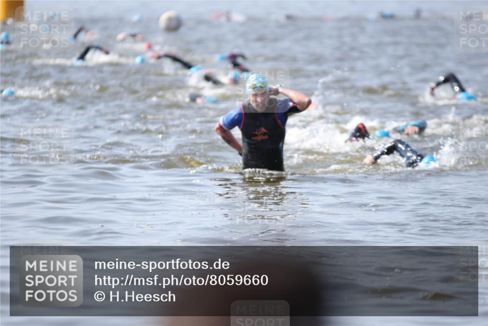 22.06.2025 - Viking Triathlon H.Heesch http://msf.ph/oto/8059660 22.06.2025 10:33:04 Schwimmen 91, 113, 287, 387, 399 meine-sportfotos.de