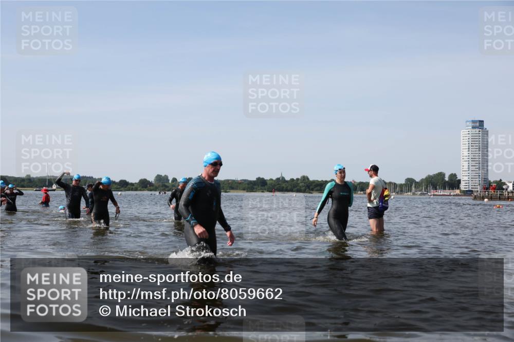 22.06.2025 - Viking Triathlon Michael Strokosch http://msf.ph/oto/8059662 22.06.2025 10:42:11 Schwimmen 16, 78, 159, 281, 290, 326, 460, 465 meine-sportfotos.de