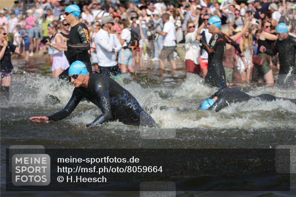 22.06.2025 - Viking Triathlon H.Heesch http://msf.ph/oto/8059664 22.06.2025 10:01:16 Schwimmen 38, 53, 131, 147, 173, 214, 284, 287, 311, 330, 341, 443, 444, 488, 643 meine-sportfotos.de