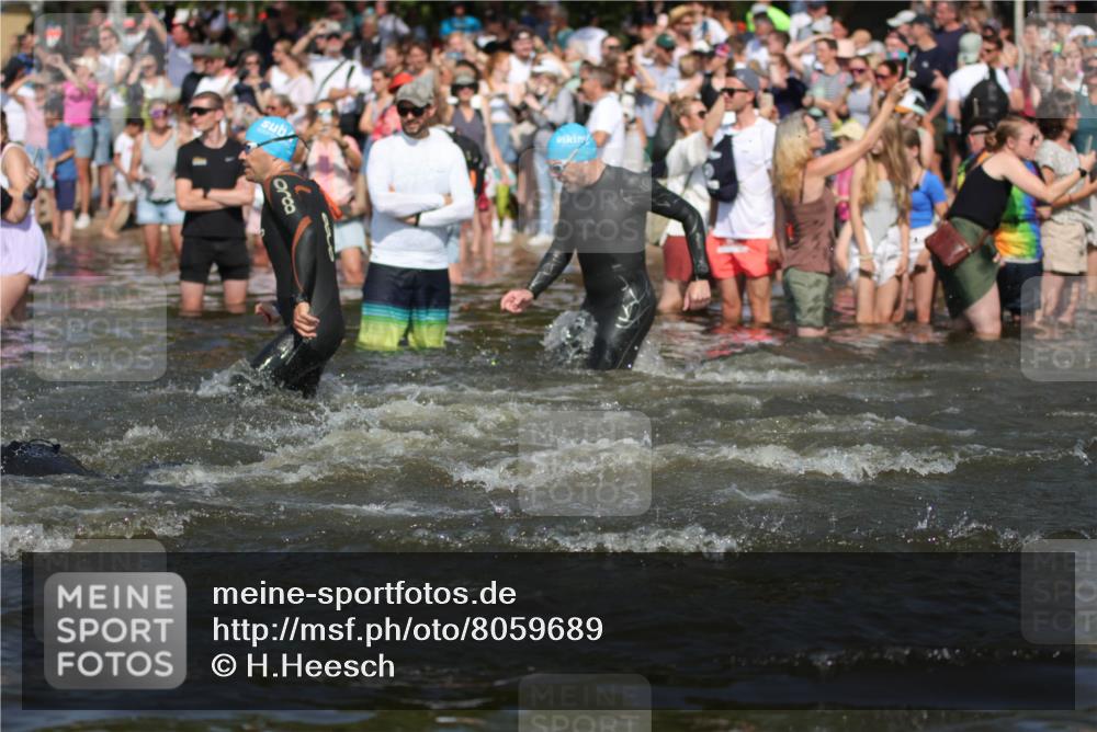22.06.2025 - Viking Triathlon H.Heesch http://msf.ph/oto/8059689 22.06.2025 10:01:17 Schwimmen 38, 53, 131, 147, 173, 214, 284, 287, 311, 330, 341, 443, 444, 488, 643 meine-sportfotos.de