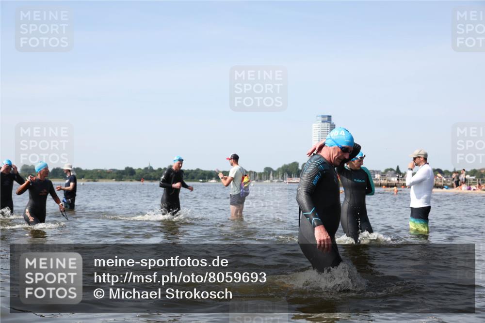 22.06.2025 - Viking Triathlon Michael Strokosch http://msf.ph/oto/8059693 22.06.2025 10:42:14 Schwimmen 16, 78, 281, 290, 326, 460, 465 meine-sportfotos.de