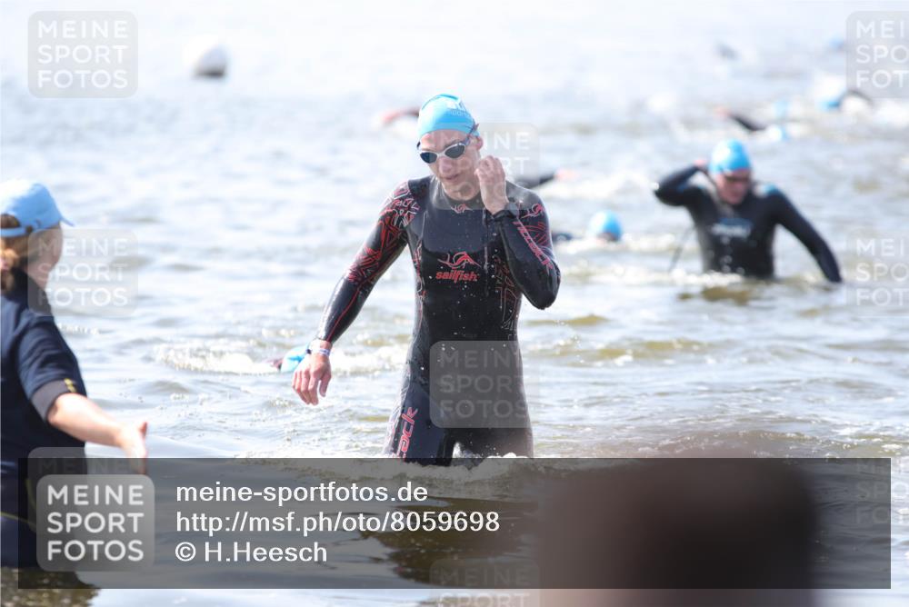 22.06.2025 - Viking Triathlon H.Heesch http://msf.ph/oto/8059698 22.06.2025 10:33:26 Schwimmen 28, 38, 255, 300, 304, 348, 382, 457, 522, 524, 608 meine-sportfotos.de