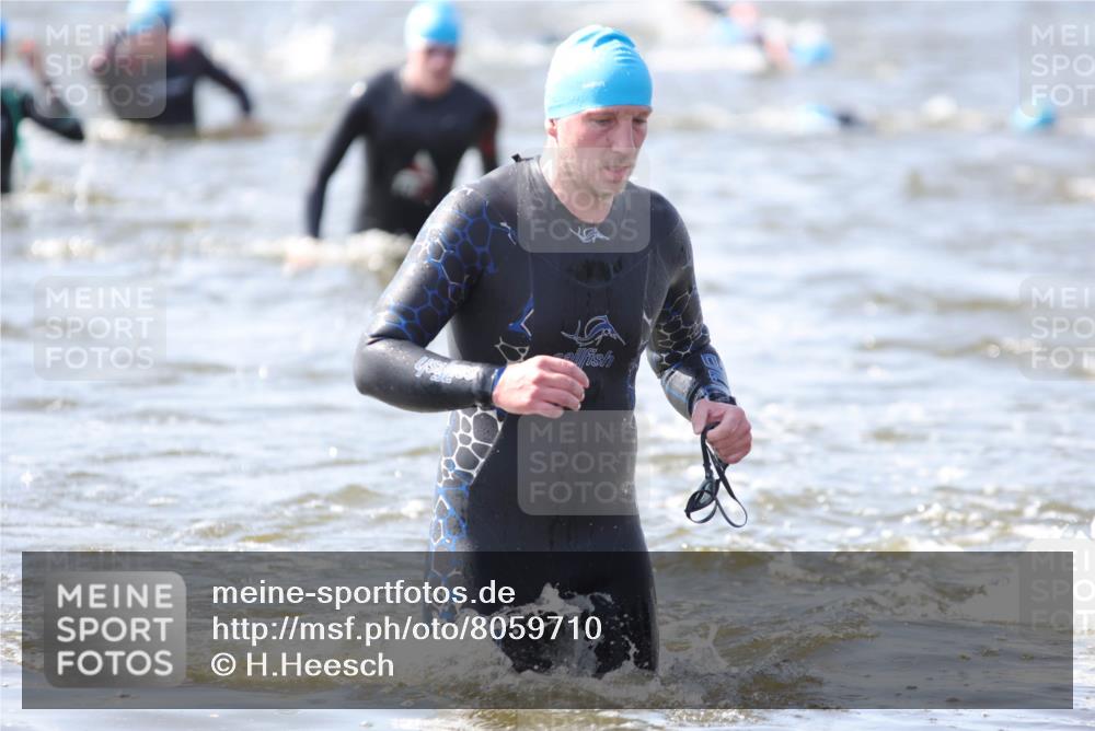 22.06.2025 - Viking Triathlon H.Heesch http://msf.ph/oto/8059710 22.06.2025 10:33:28 Schwimmen 28, 38, 255, 300, 304, 348, 382, 457, 522, 524, 608 meine-sportfotos.de